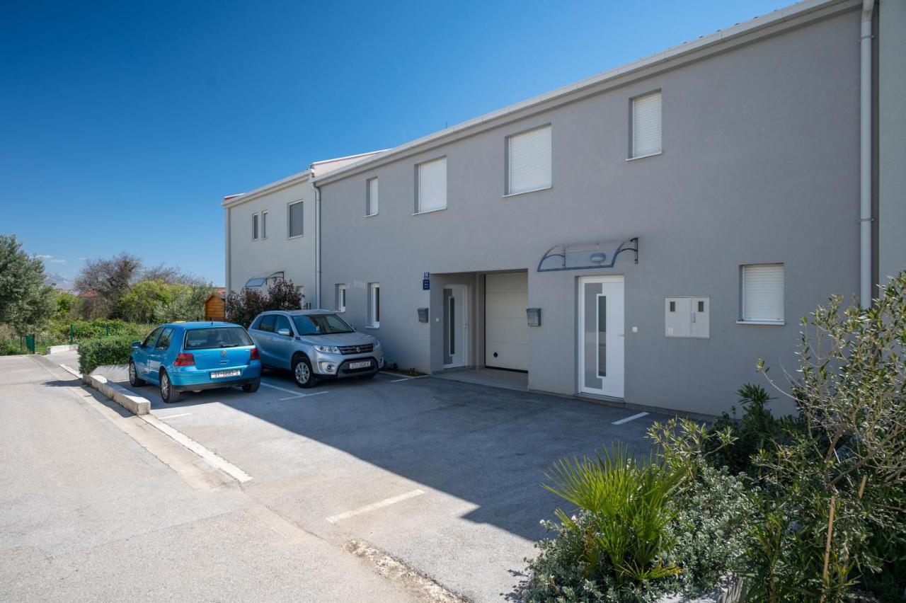 Apartment Tikvarin, Kastel Kambelovac Kaštela Buitenkant foto