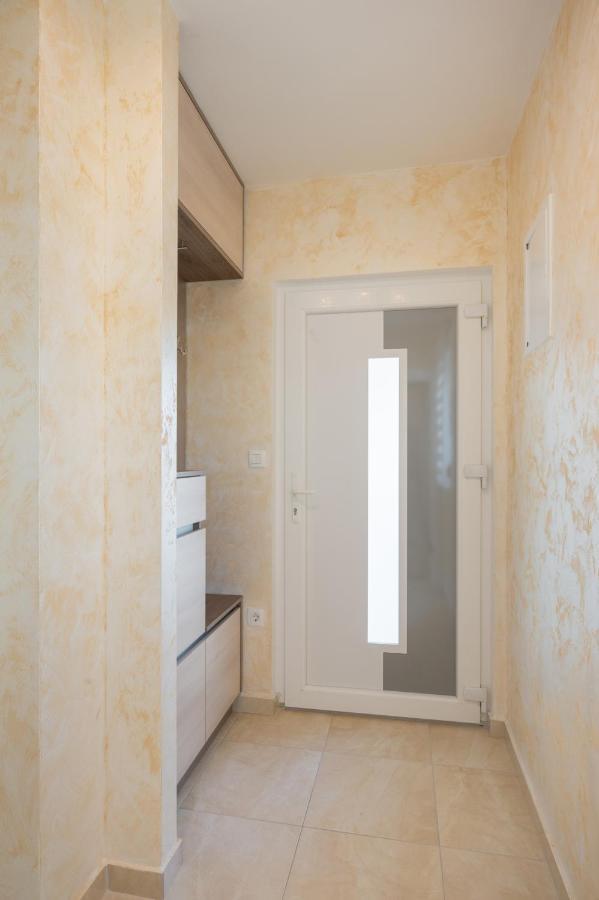 Apartment Tikvarin, Kastel Kambelovac Kaštela Buitenkant foto