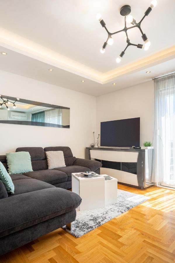 Apartment Tikvarin, Kastel Kambelovac Kaštela Buitenkant foto