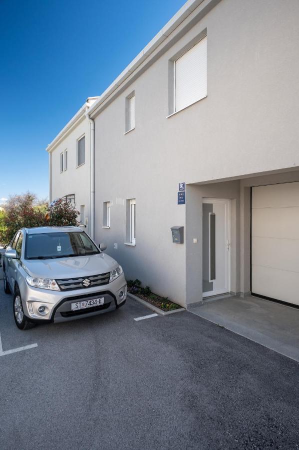Apartment Tikvarin, Kastel Kambelovac Kaštela Buitenkant foto