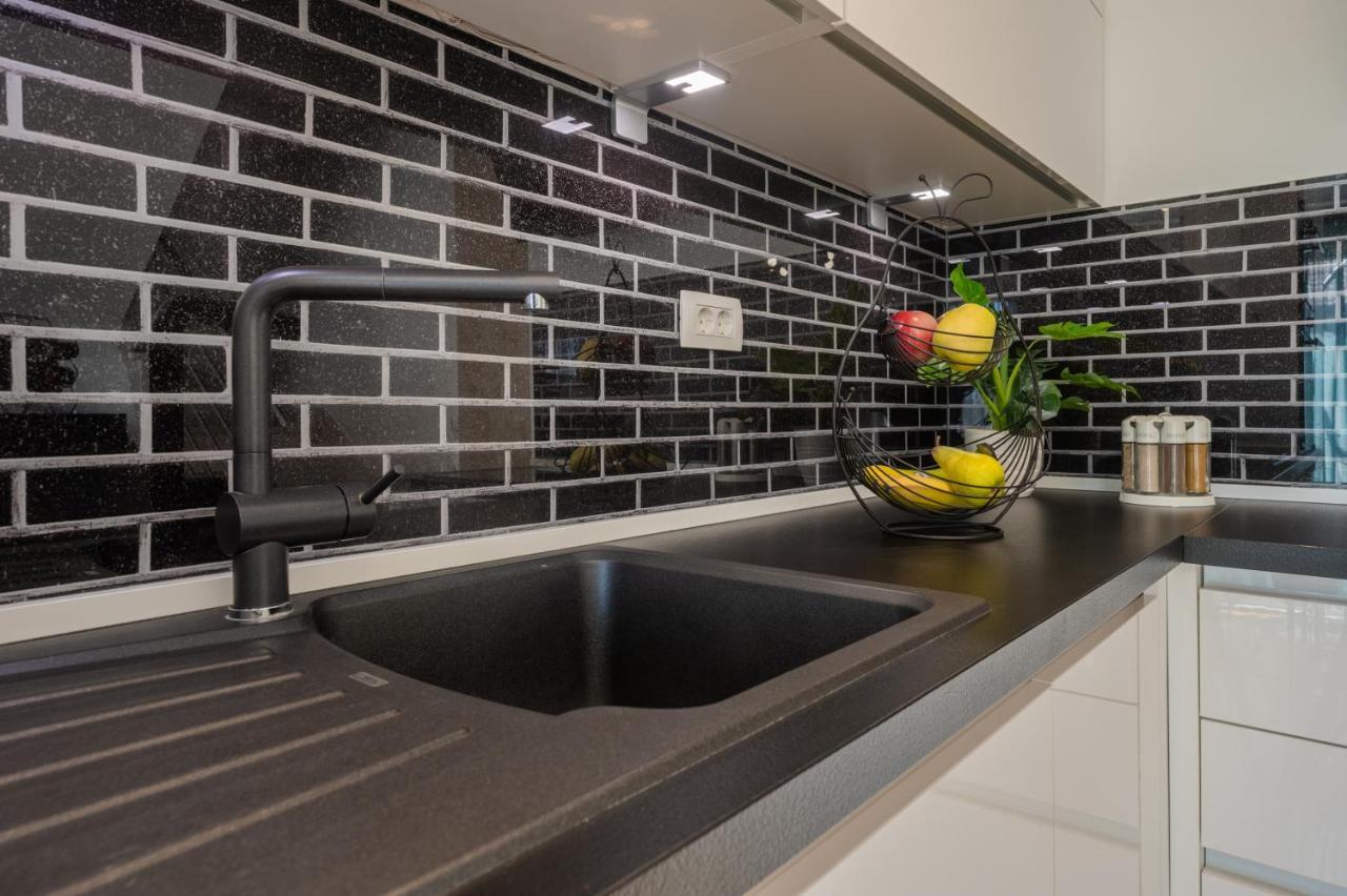 Apartment Tikvarin, Kastel Kambelovac Kaštela Buitenkant foto