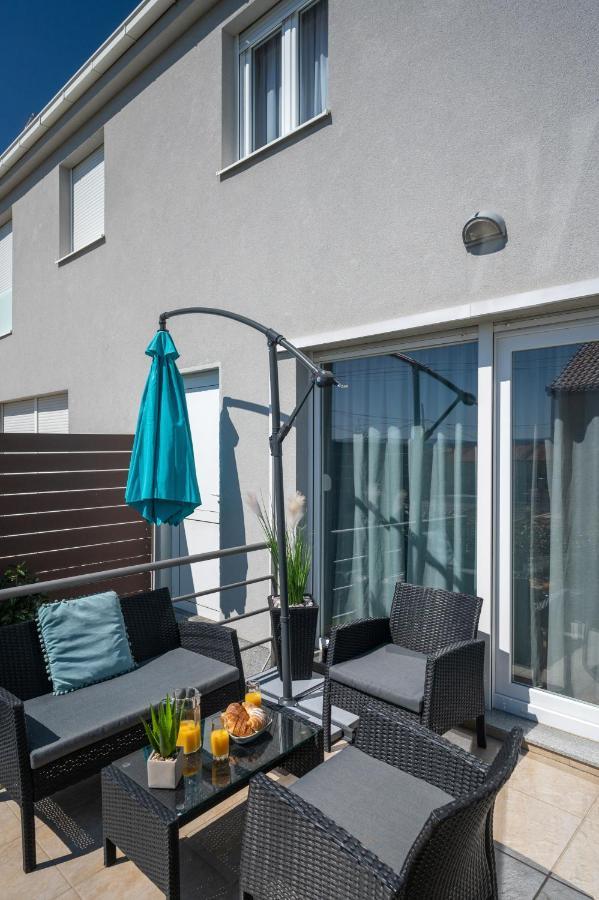 Apartment Tikvarin, Kastel Kambelovac Kaštela Buitenkant foto