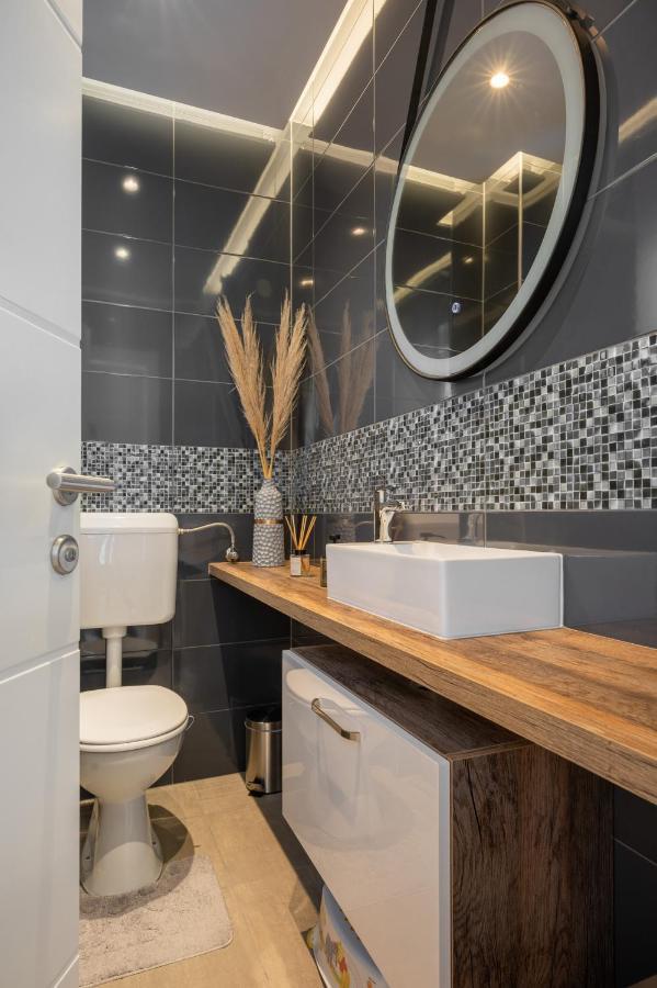Apartment Tikvarin, Kastel Kambelovac Kaštela Buitenkant foto