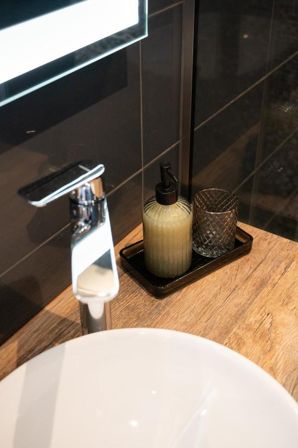 Apartment Tikvarin, Kastel Kambelovac Kaštela Buitenkant foto