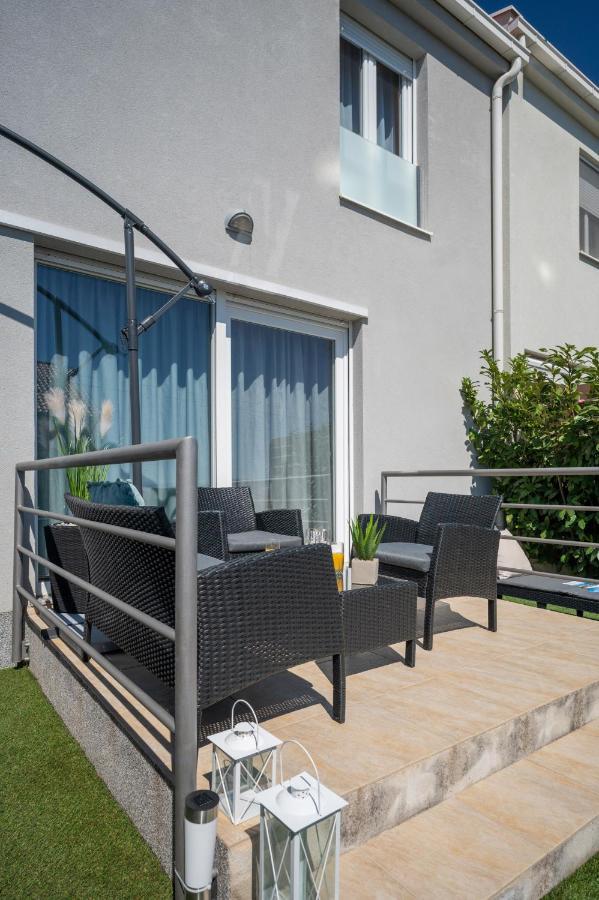 Apartment Tikvarin, Kastel Kambelovac Kaštela Buitenkant foto