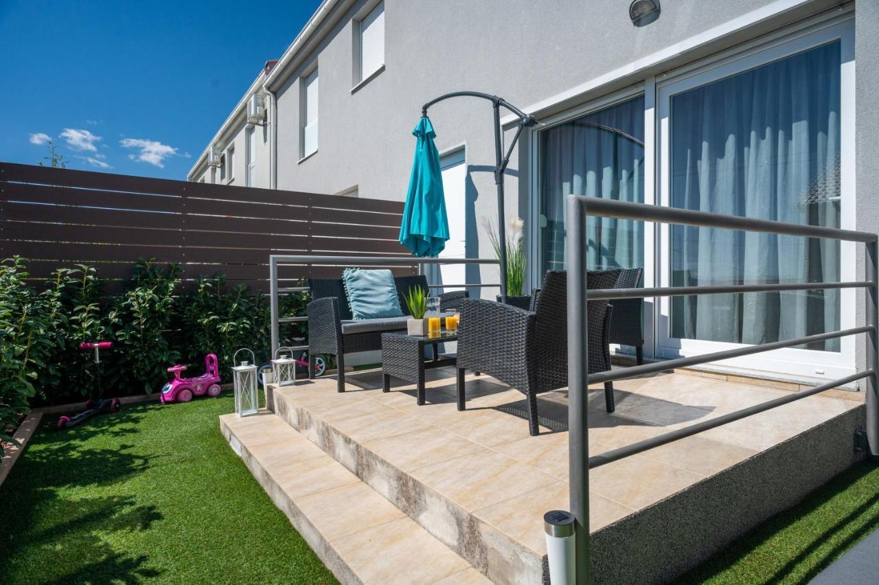 Apartment Tikvarin, Kastel Kambelovac Kaštela Buitenkant foto
